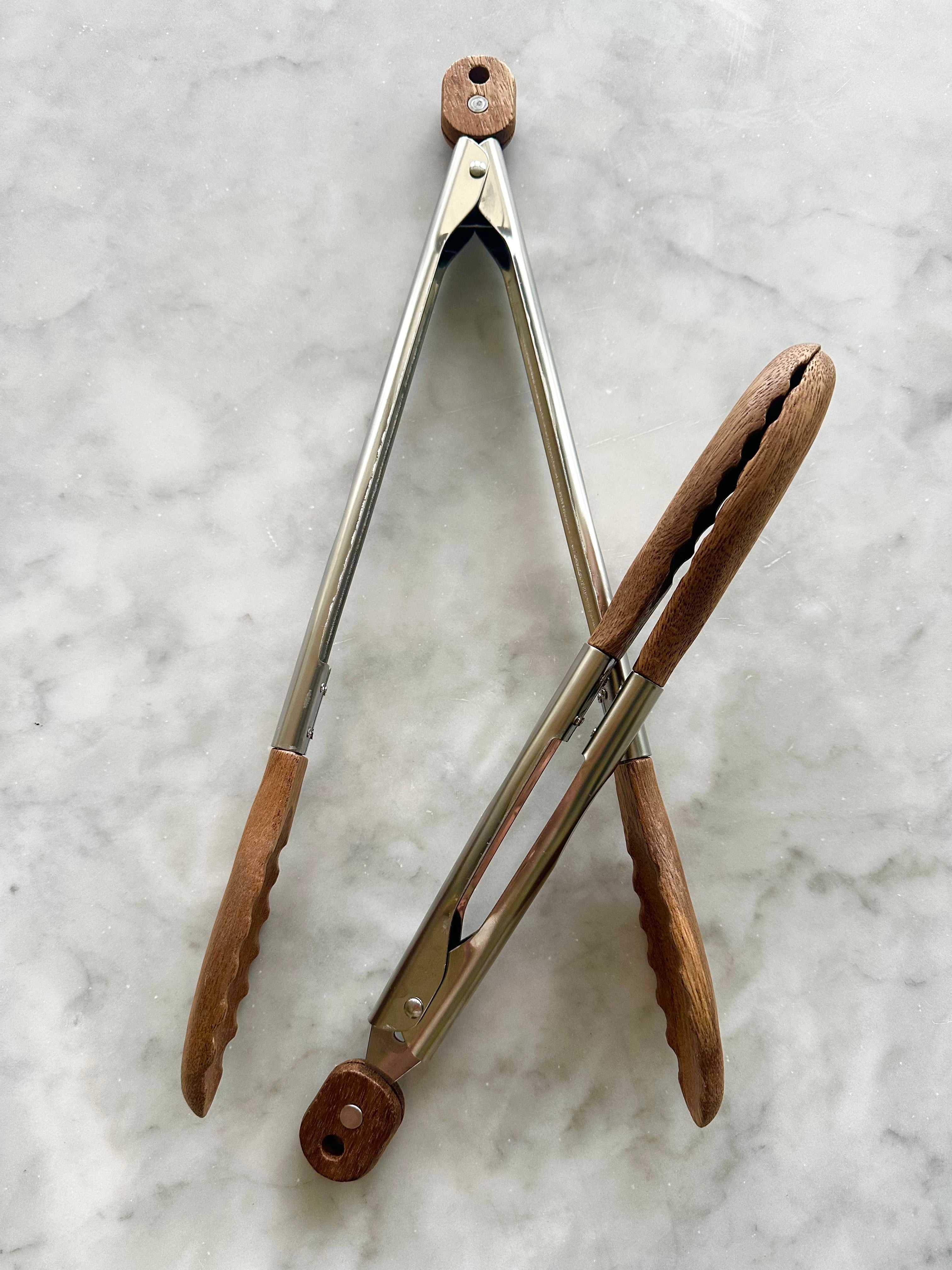 Set de Pinzas de Madera de Acacia (2 piezas) – Estilo y Precisión para tu Cocina