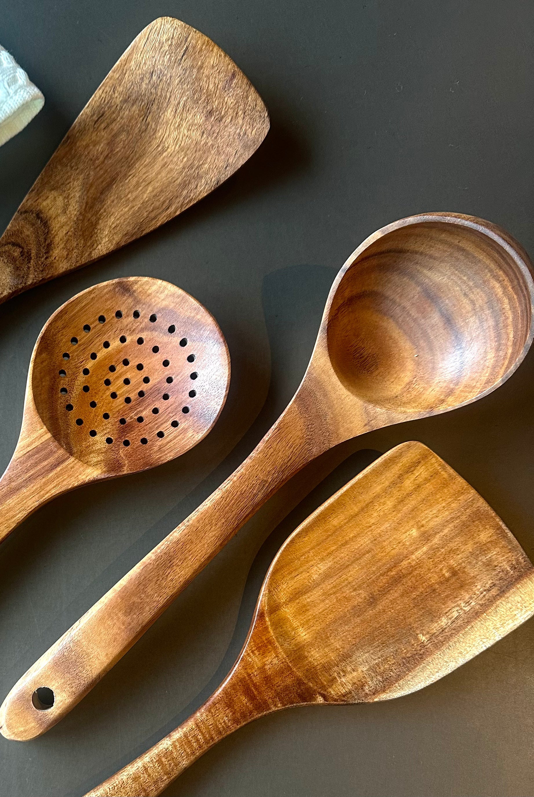 Set de Utensilios de Madera de Teca – 4 Piezas Funcionales y Elegantes