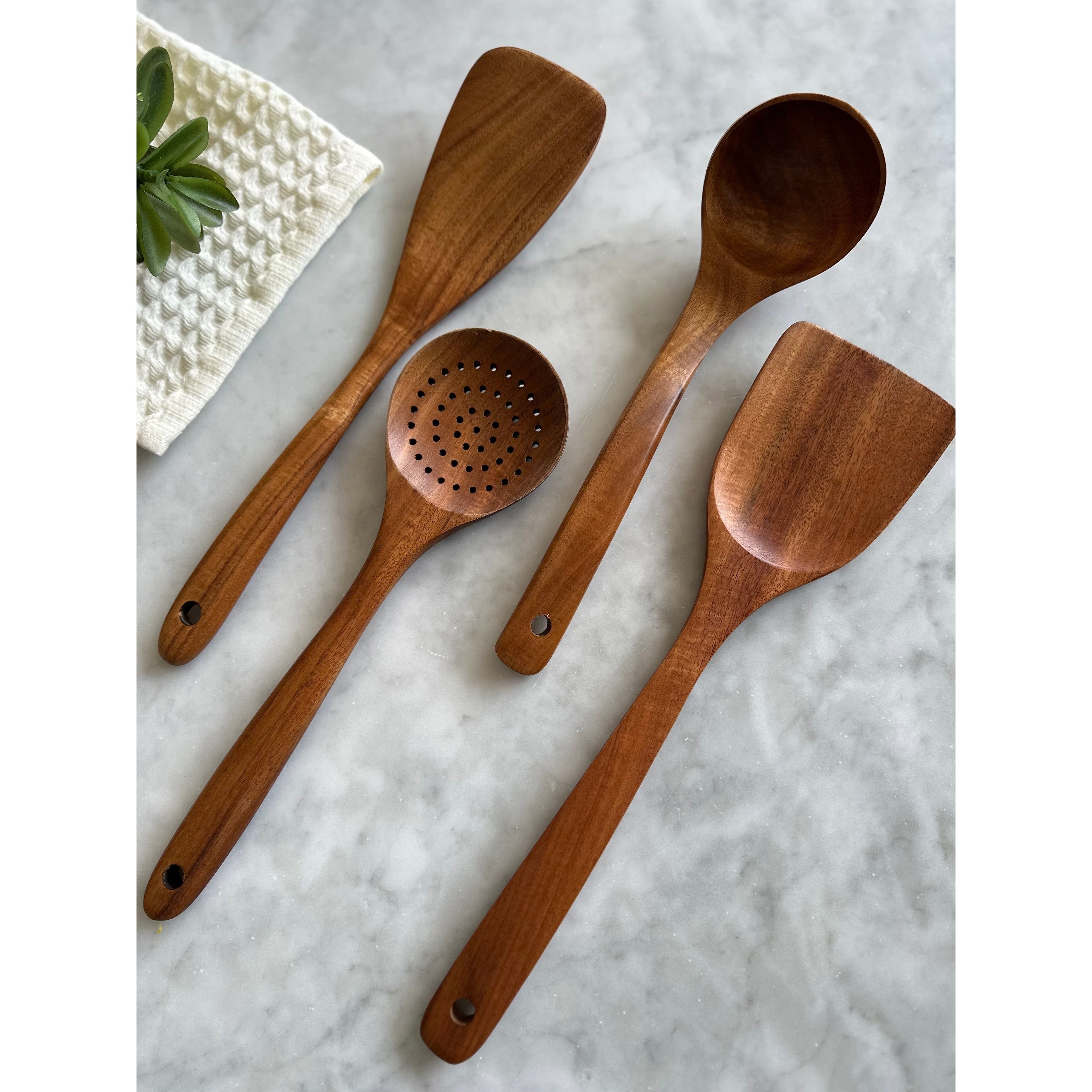Set de Utensilios de Madera de Teca – 4 Piezas Funcionales y Elegantes