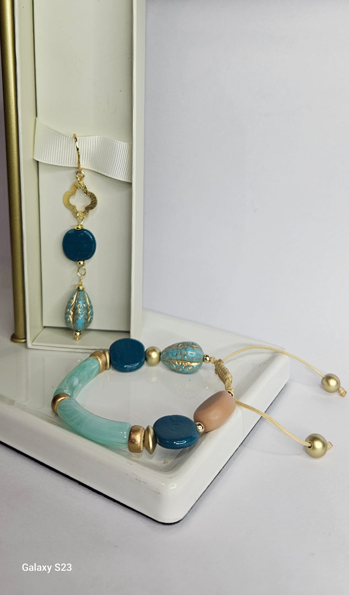 Colección “Raíces y Brillo” – Sets Artesanales Boricuas en Tonos Tierra, Azul y Dorado